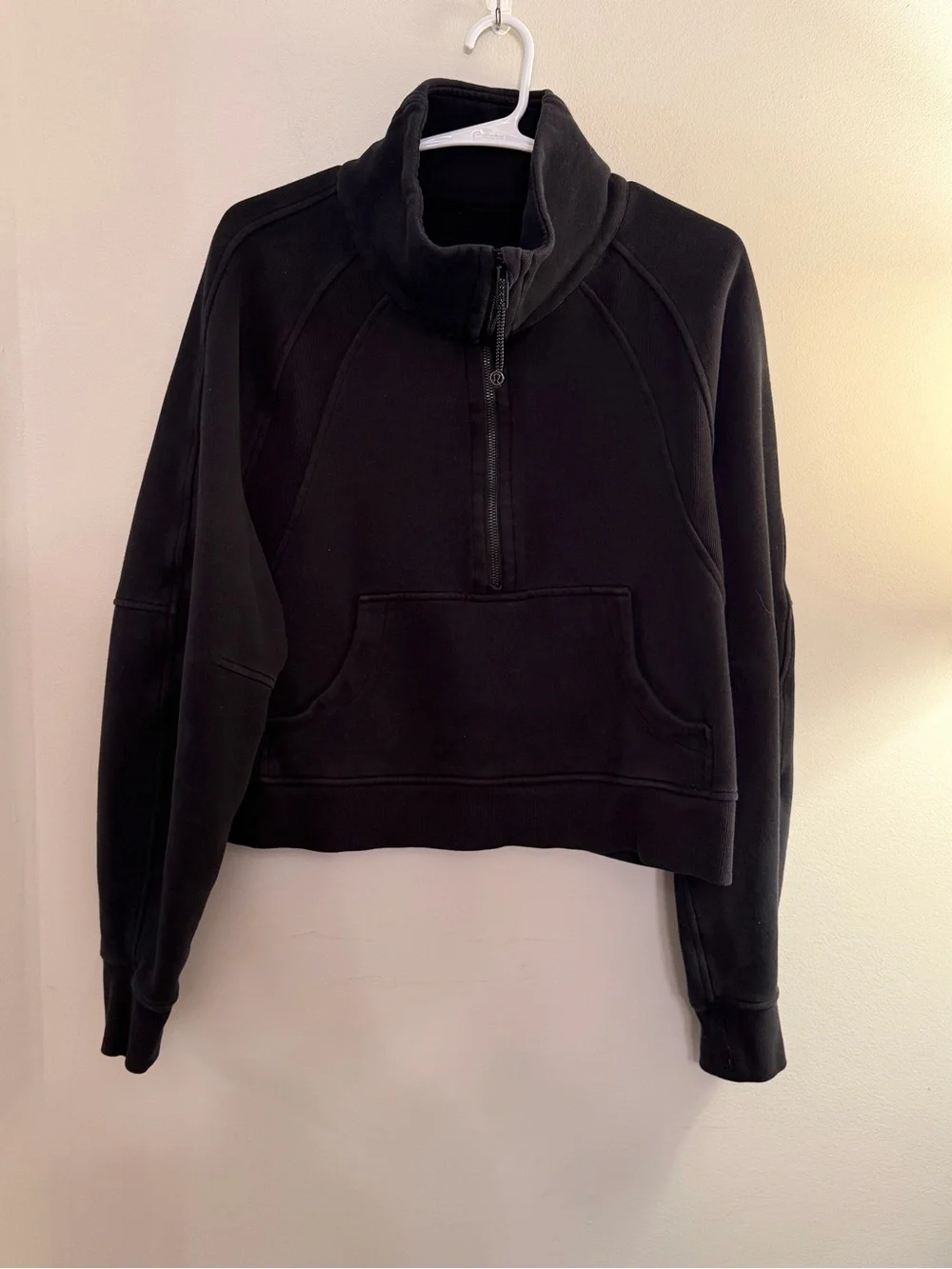 Lululemon Scuba 1/2 Zip Funnelneck Cropped Pullover in Black size M/L